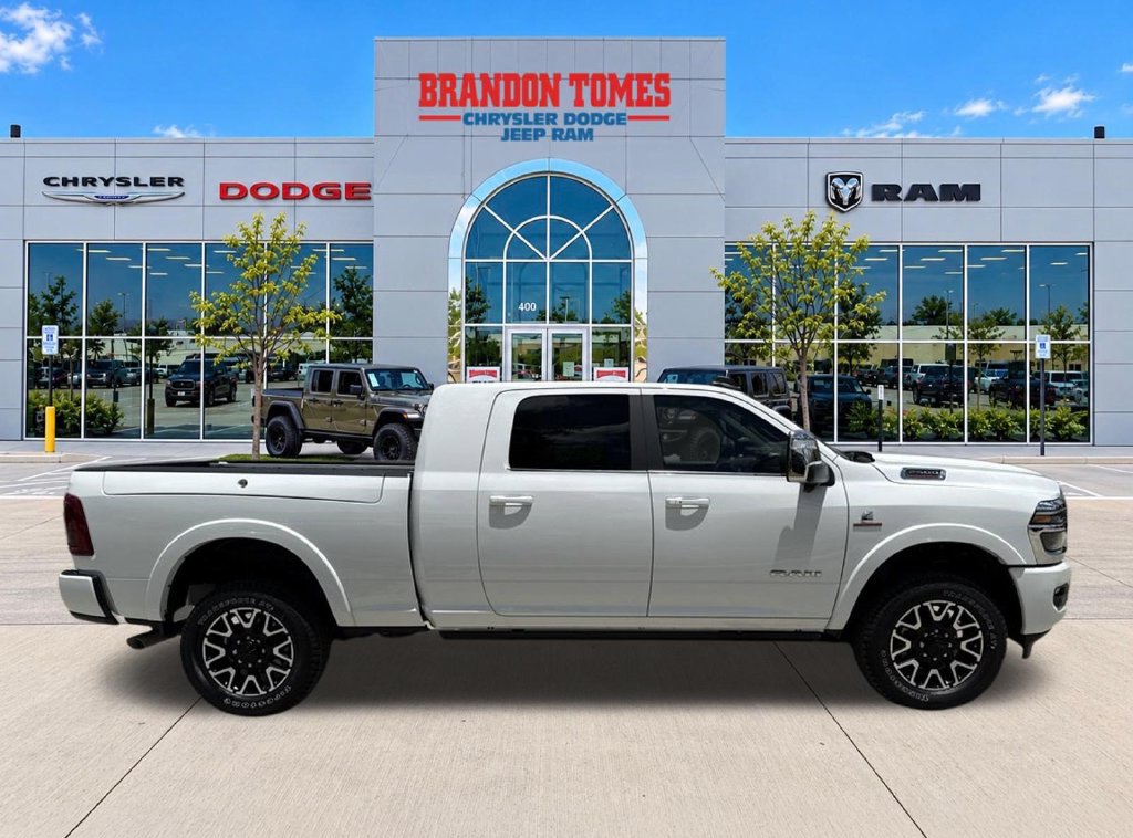 Used 2025 RAM 2500 Limited AWD/4WD image 2