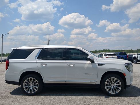 Used 2023 GMC Yukon Denali w/ Denali Reserve Package image 2
