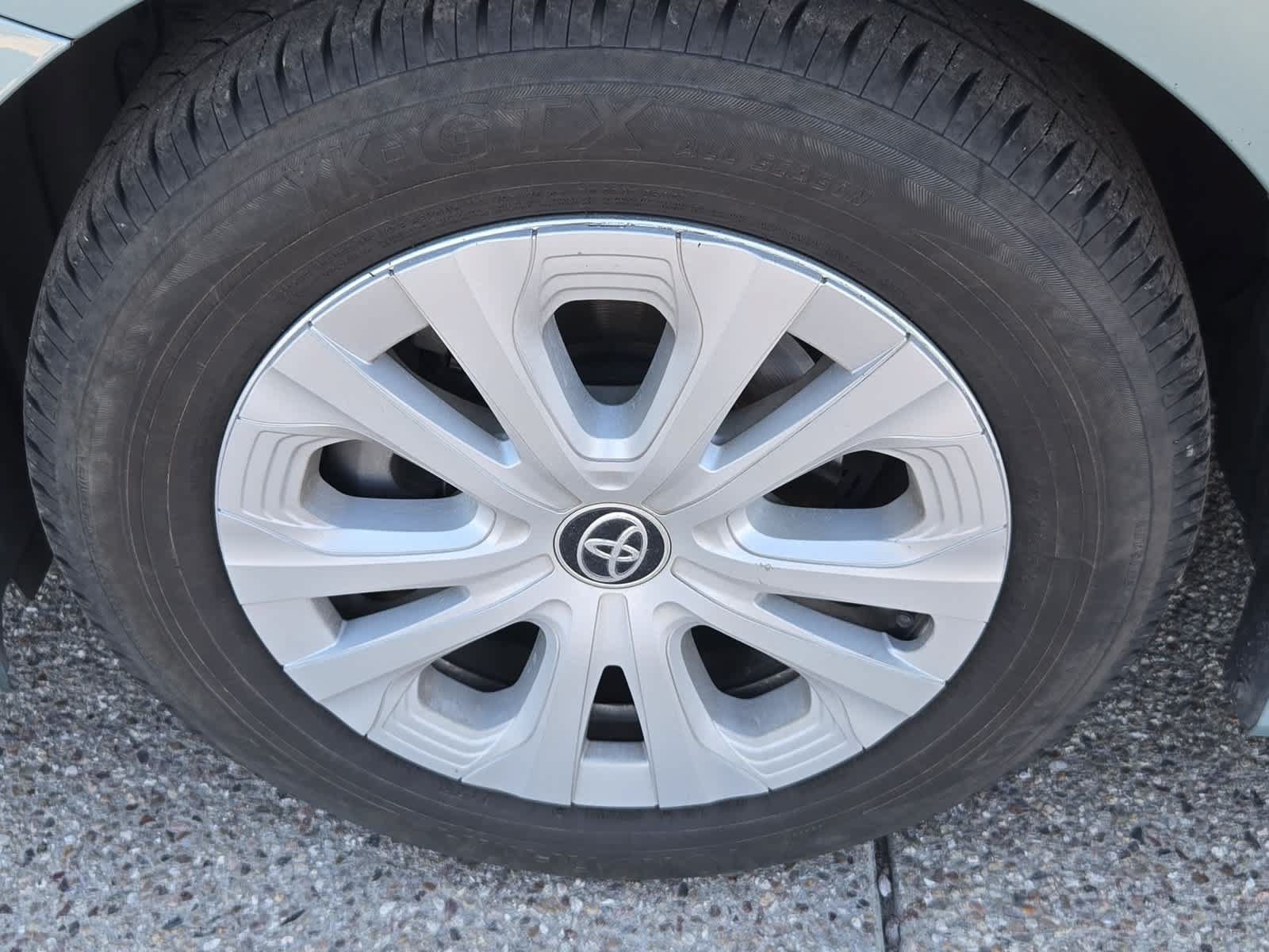 Used 2019 Toyota Prius LE FWD image 14