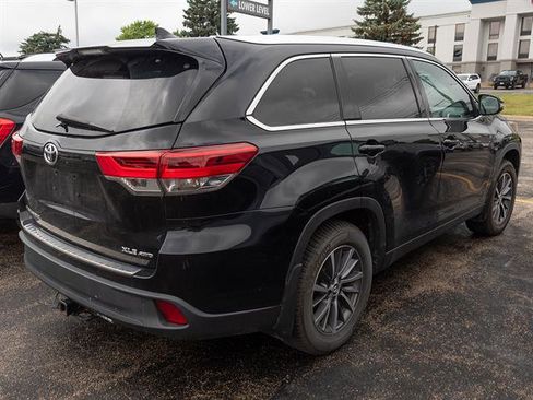 Used 2019 Toyota Highlander XLE AWD/4WD image 7