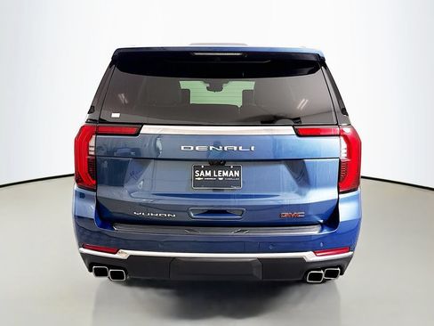 Used 2025 GMC Yukon Denali w/ Advanced Technology Package AWD/4WD image 6