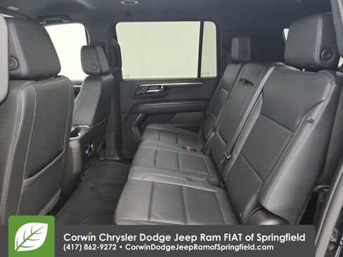 Used 2025 Chevrolet Suburban LT AWD/4WD image 29
