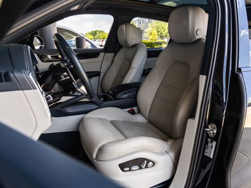 Used 2019 Porsche Cayenne AWD/4WD image 5