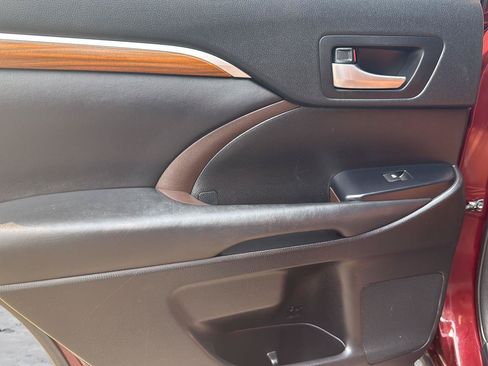 Used 2018 Toyota Highlander Limited FWD image 21