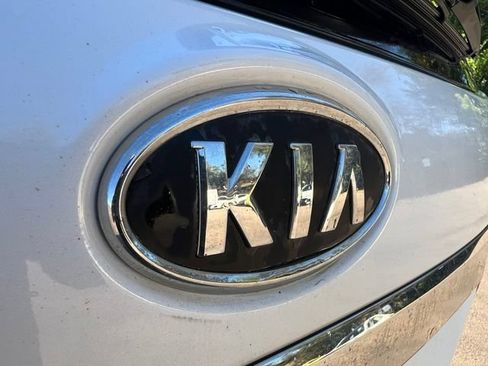 Used 2013 Kia Sorento LX w/ Convenience Pkg AWD/4WD image 13