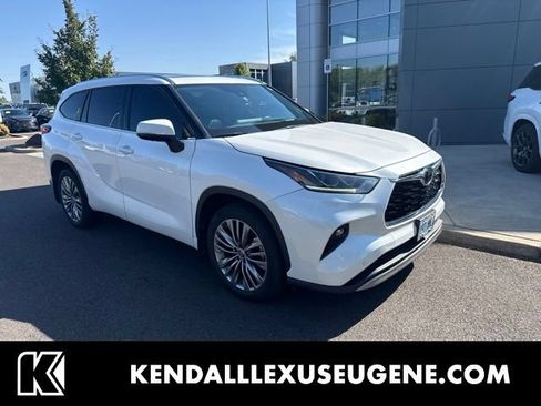 Used 2020 Toyota Highlander Platinum AWD/4WD image 1