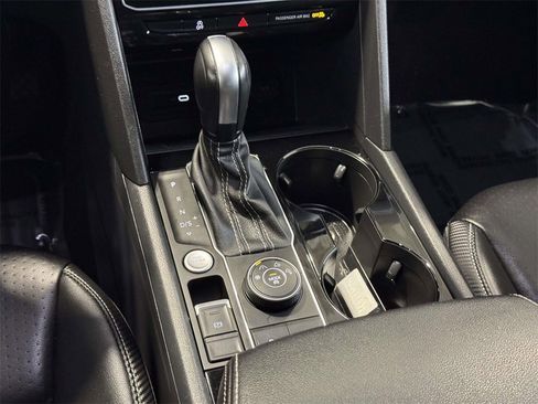 Used 2022 Volkswagen Atlas Cross Sport SE image 24