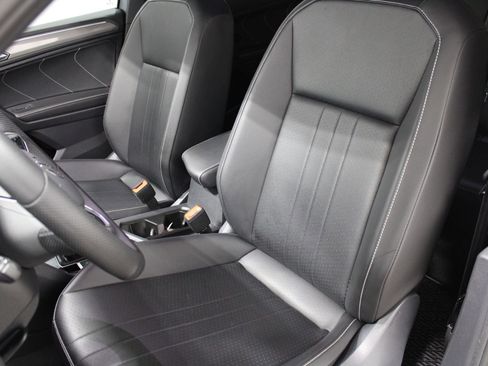 Used 2024 Volkswagen Tiguan SE R-Line AWD/4WD image 14