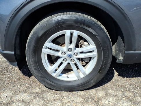 Used 2023 Ford Explorer XLT w/ Equipment Group 202A AWD/4WD image 9