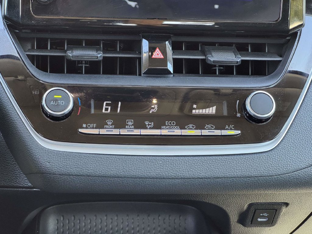 Used 2025 Toyota Corolla LE FWD image 5