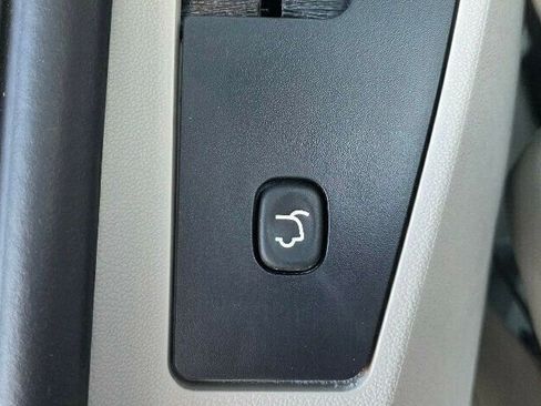 Used 2013 Dodge Grand Caravan SXT image 18