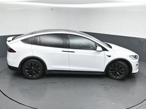 Used 2022 Tesla Model X image 45