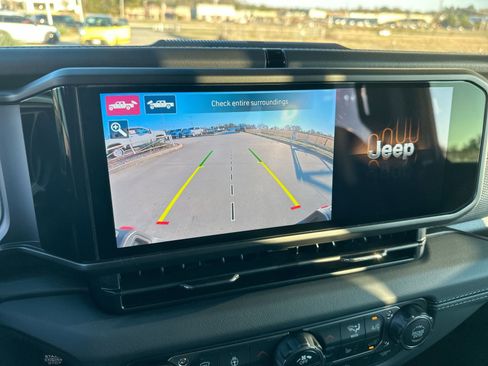 New 2025 Jeep Gladiator Rubicon w/ Convenience Group image 17