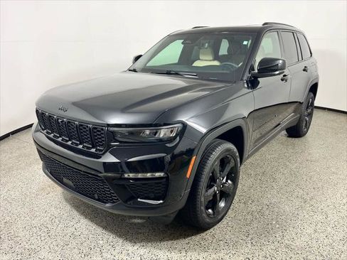 Certified 2025 Jeep Grand Cherokee Limited w/ Luxury Tech Group II RWD image 1