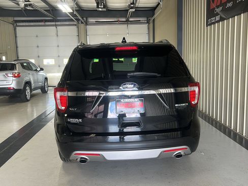Used 2016 Ford Explorer XLT w/ Equipment Group 202A FWD image 3