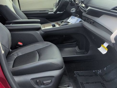 Certified 2026 Toyota Sienna Limited FWD image 30