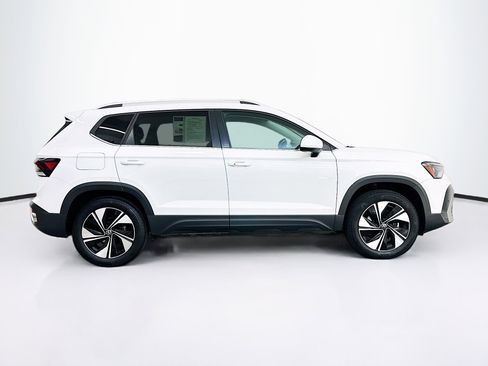 Used 2025 Volkswagen Taos SE AWD/4WD image 10