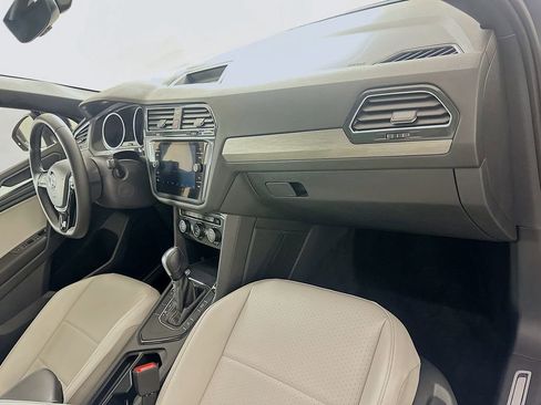 Used 2021 Volkswagen Tiguan SE R-Line image 29