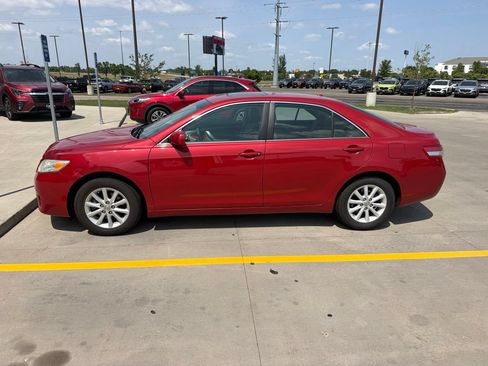 Used 2010 Toyota Camry XLE FWD image 3