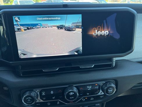 New 2025 Jeep Gladiator Sport image 30