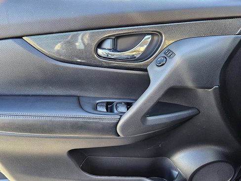 Used 2016 Nissan Rogue SL w/ SL Premium Package image 29