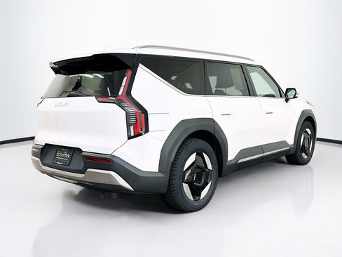 Used 2024 Kia EV9 Wind image 9
