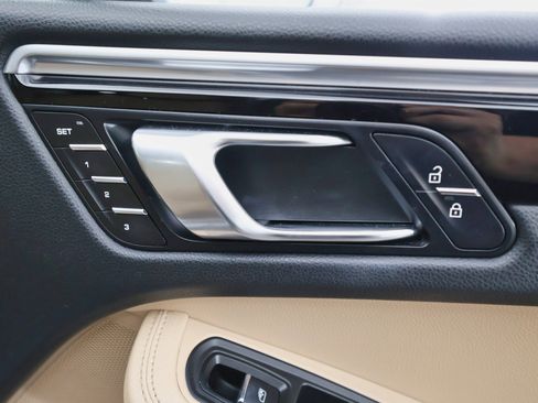 Used 2021 Porsche Macan S image 50