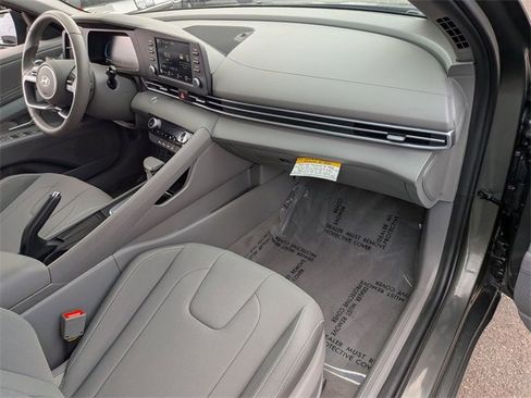 Used 2025 Hyundai Elantra Sport image 33