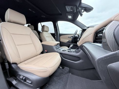 Used 2023 Chevrolet Traverse Premier image 33
