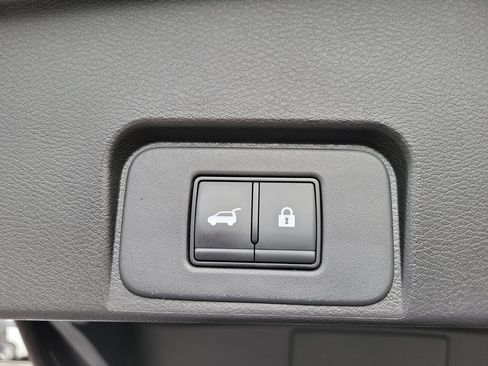 Used 2024 Nissan Rogue SV FWD image 31