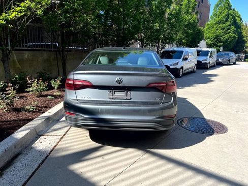 Used 2023 Volkswagen Jetta SE w/ Panoramic Sunroof Package FWD image 5