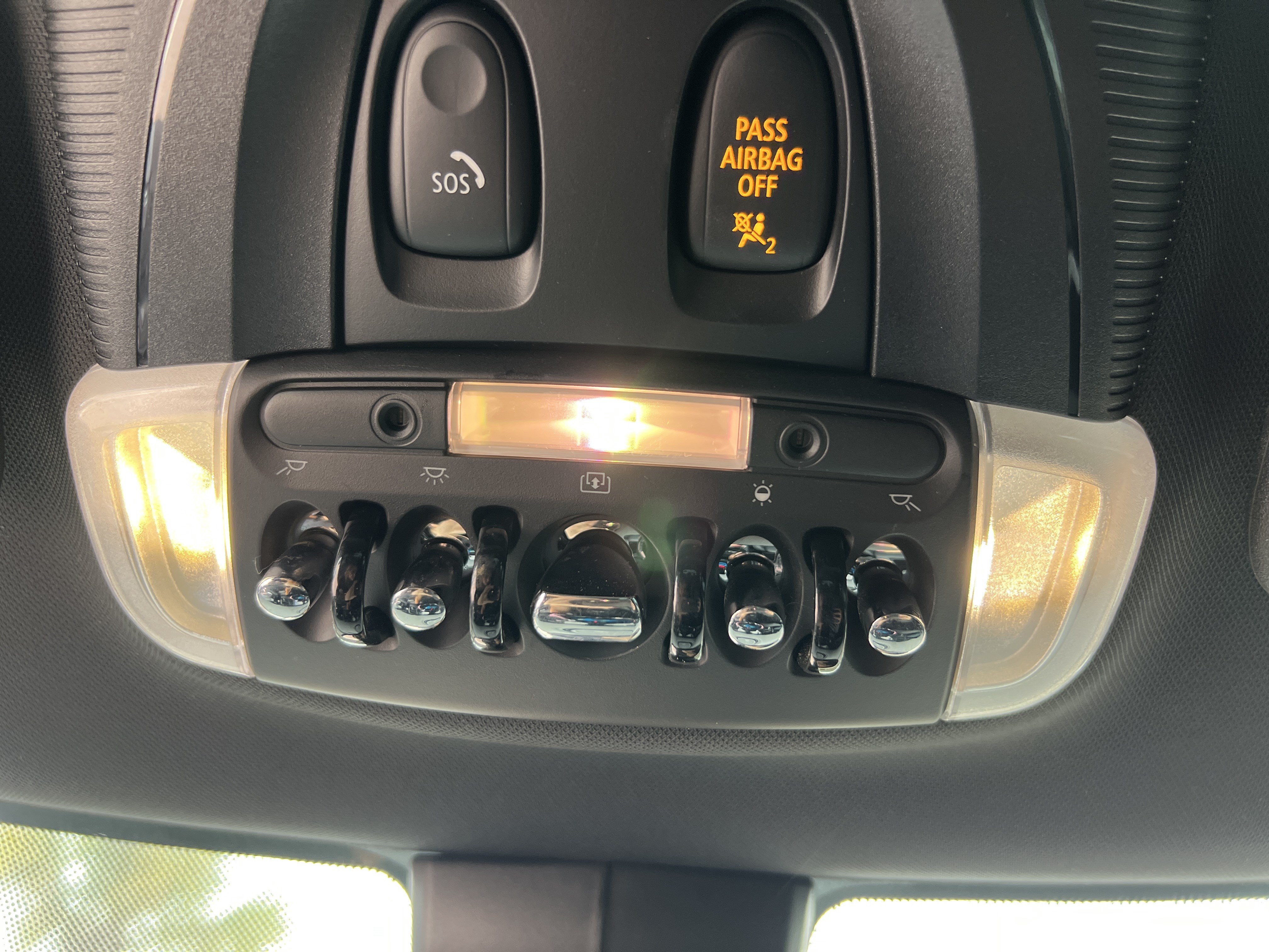 Used 2020 MINI Cooper 4-Door Hardtop w/ Premium Package FWD image 34