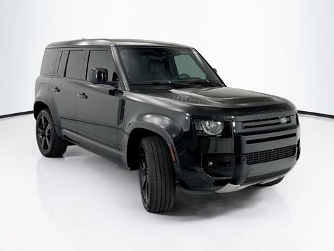 Used 2022 Land Rover Defender 110 V8 AWD/4WD image 3