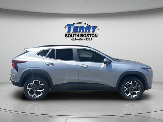 Used 2025 Chevrolet Trax LT FWD image 1