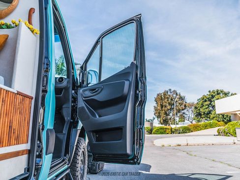 Used 2024 Mercedes-Benz Sprinter 2500 image 26