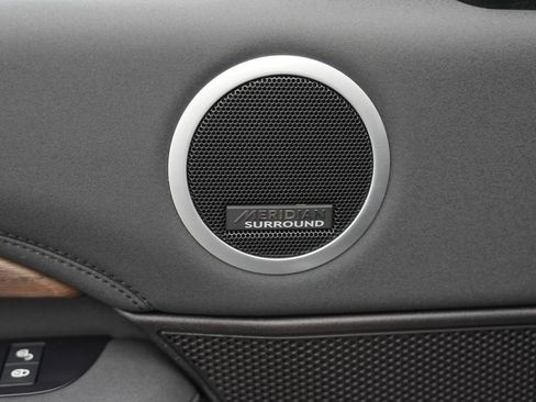 Used 2018 Land Rover Discovery HSE image 25