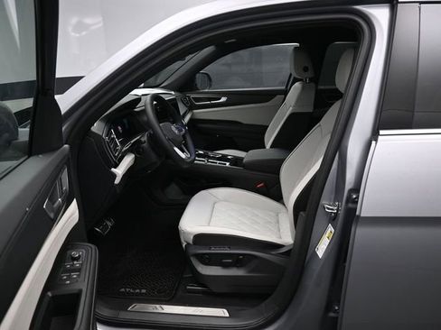 New 2026 Volkswagen Atlas Cross Sport SEL Premium R-Line AWD/4WD image 9