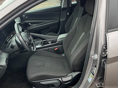 Used 2023 Hyundai Elantra SEL w/ Convenience Package image 16