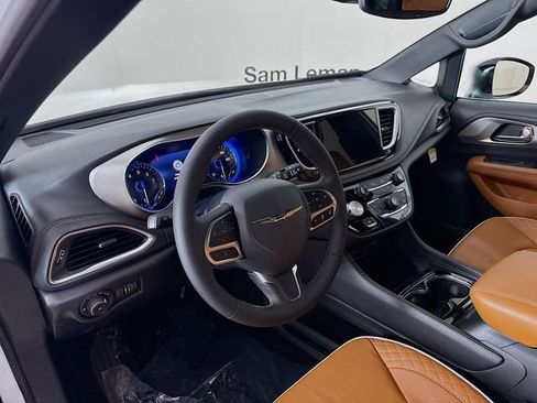 New 2026 Chrysler Pacifica Pinnacle image 9