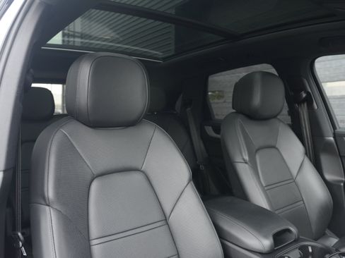 Certified 2025 Porsche Cayenne S AWD/4WD image 27