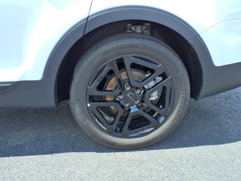 Certified 2025 Kia Telluride SX Prestige X-Line AWD/4WD image 12