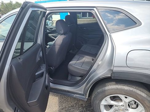 Used 2024 Chevrolet Trax LS w/ LS Convenience Package FWD image 11