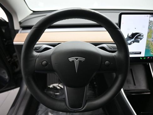 Used 2019 Tesla Model 3 Standard Range Plus image 10