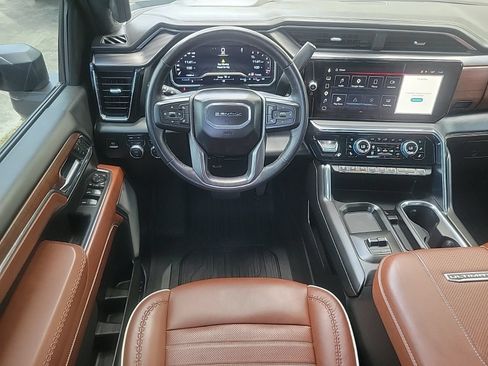 Used 2024 GMC Sierra 2500 Denali Ultimate AWD/4WD image 17