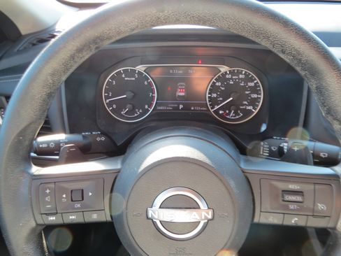 Used 2024 Nissan Rogue S FWD image 19