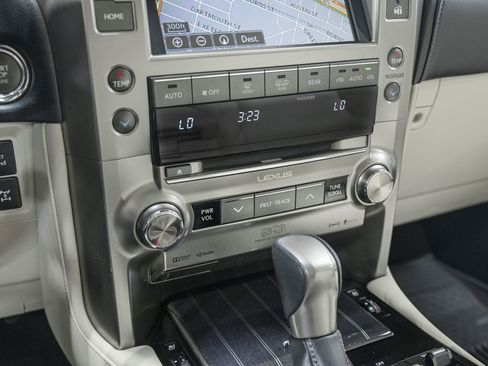 Used 2021 Lexus GX 460 Luxury w/ Sport Design Package AWD/4WD image 23