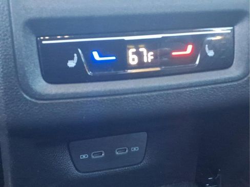 Certified 2022 Volkswagen Golf R image 11