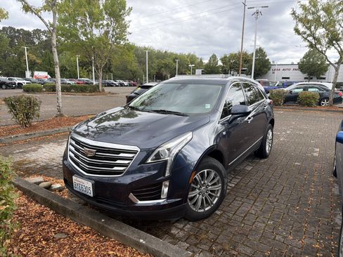 Used 2018 Cadillac XT5 Luxury w/ Driver Awareness Package FWD image 3