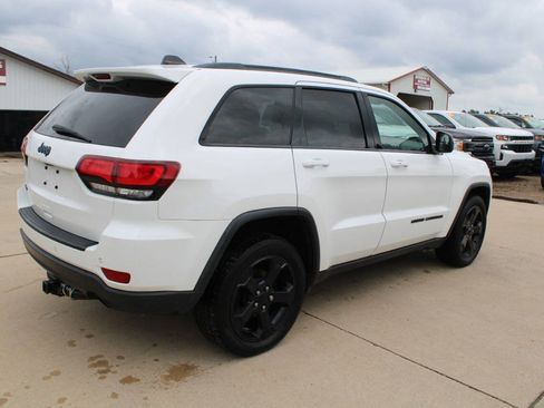 Used 2018 Jeep Grand Cherokee Laredo AWD/4WD image 8