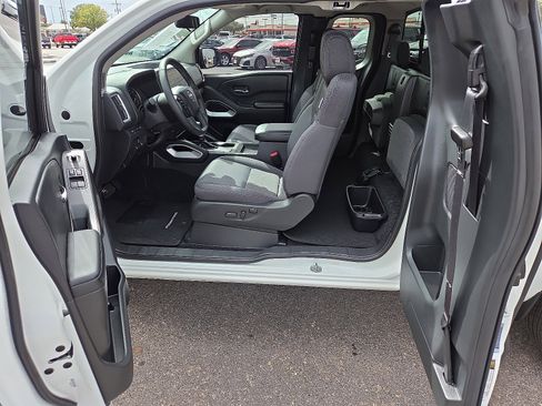Used 2025 Nissan Frontier SV w/ SV Convenience Package image 9